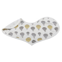 Load image into Gallery viewer, Traveler Bamboo Heart Bibs 2PK