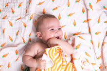 Load image into Gallery viewer, ORGANIC SNUG BLANKET - CARROTS